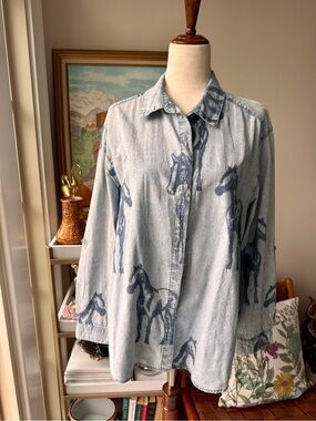 Jane and Delancey Chambray Western Horse Graphic Roll Tab Sleeve Top L